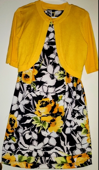 Perceptions Dresses & Skirts - Perceptions Flower Print Dress with Sweater Cover